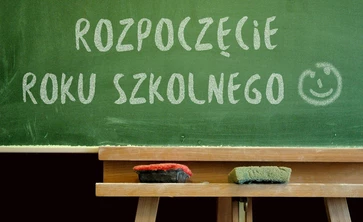plakat informujący o rozpoczęciu roku szkolnego