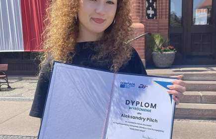 laureatka olimpiady Gwiezdny Krąg z dyplomem